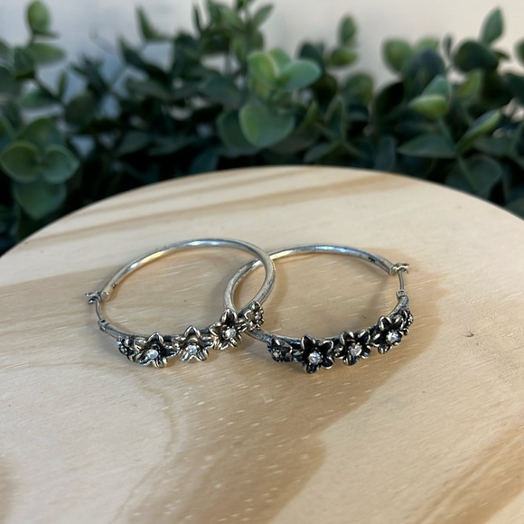 Fossil floral hoop earrings, sterling silver with crystals - Picture 1 of 3